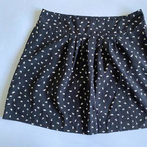 Loft skirt with feather pattern